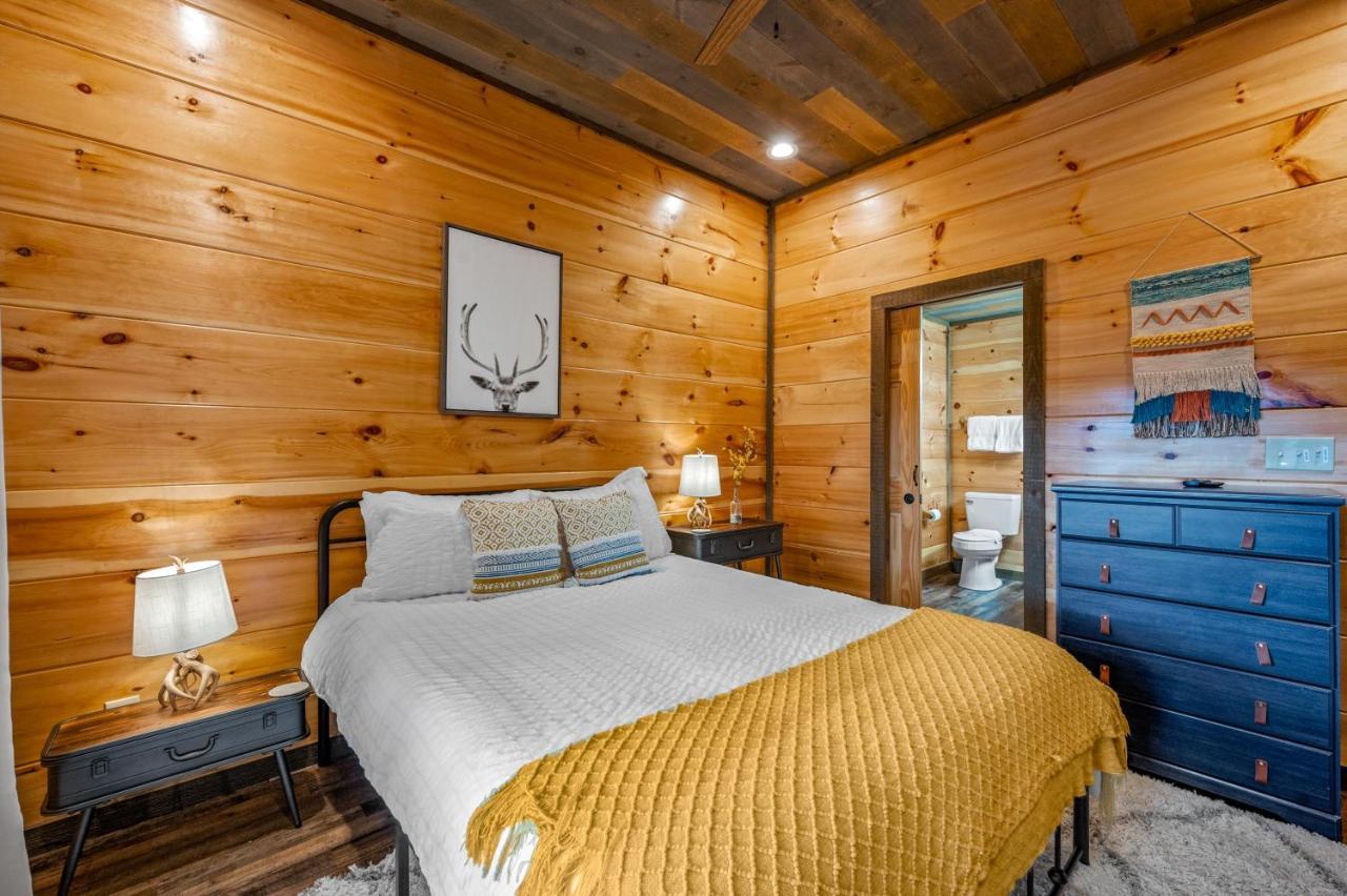 The Overlook - '21 Cabin - Gorgeous Unobstructed Views - Fire Pit Table - Gamerm - Hottub - Xbox - Lots Of Bears Гетлинбург Екстериор снимка