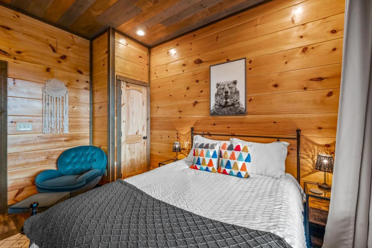 The Overlook - '21 Cabin - Gorgeous Unobstructed Views - Fire Pit Table - Gamerm - Hottub - Xbox - Lots Of Bears Гетлинбург Екстериор снимка