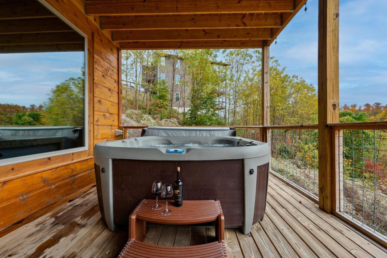 The Overlook - '21 Cabin - Gorgeous Unobstructed Views - Fire Pit Table - Gamerm - Hottub - Xbox - Lots Of Bears Гетлинбург Екстериор снимка